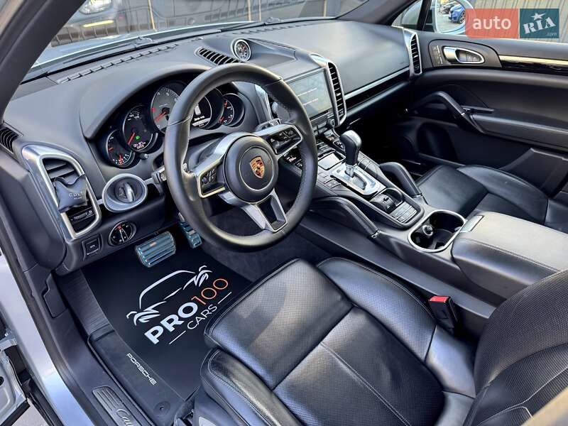 Внедорожник / Кроссовер Porsche Cayenne 2017 в Киеве