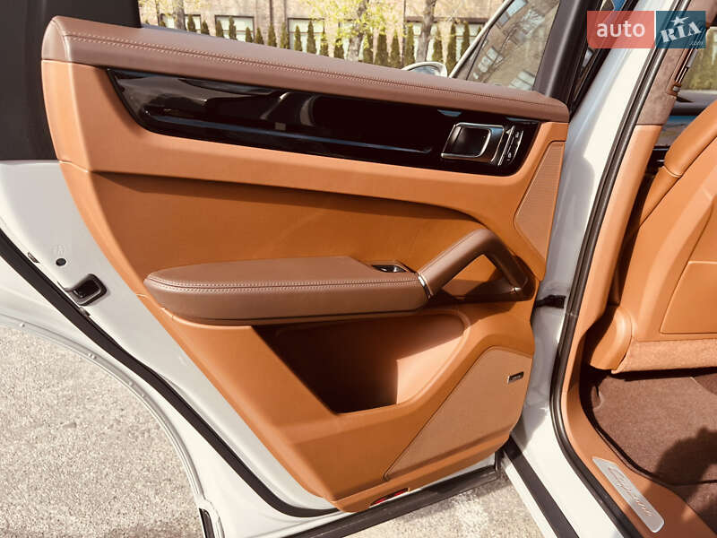Позашляховик / Кросовер Porsche Cayenne 2022 в Києві