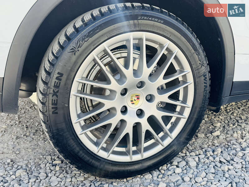 Внедорожник / Кроссовер Porsche Cayenne 2015 в Ивано-Франковске