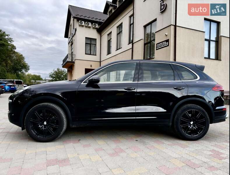 Внедорожник / Кроссовер Porsche Cayenne 2015 в Бродах