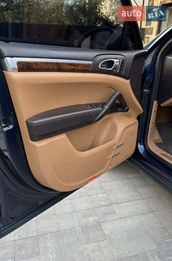 Внедорожник / Кроссовер Porsche Cayenne 2013 в 