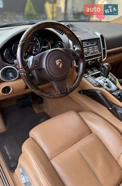 Внедорожник / Кроссовер Porsche Cayenne 2013 в 