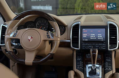 Позашляховик / Кросовер Porsche Cayenne 2012 в 