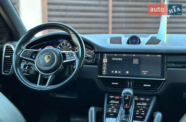 Внедорожник / Кроссовер Porsche Cayenne 2018 в 