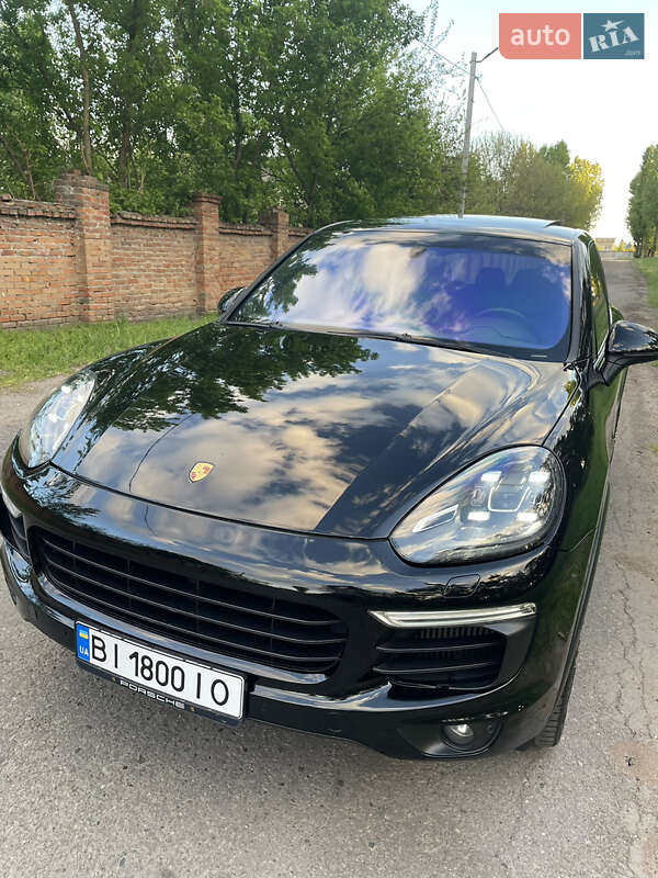 Внедорожник / Кроссовер Porsche Cayenne 2015 в Кременчуге
