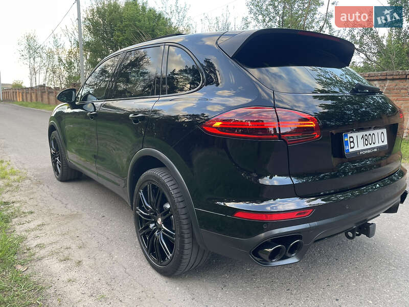 Внедорожник / Кроссовер Porsche Cayenne 2015 в Кременчуге