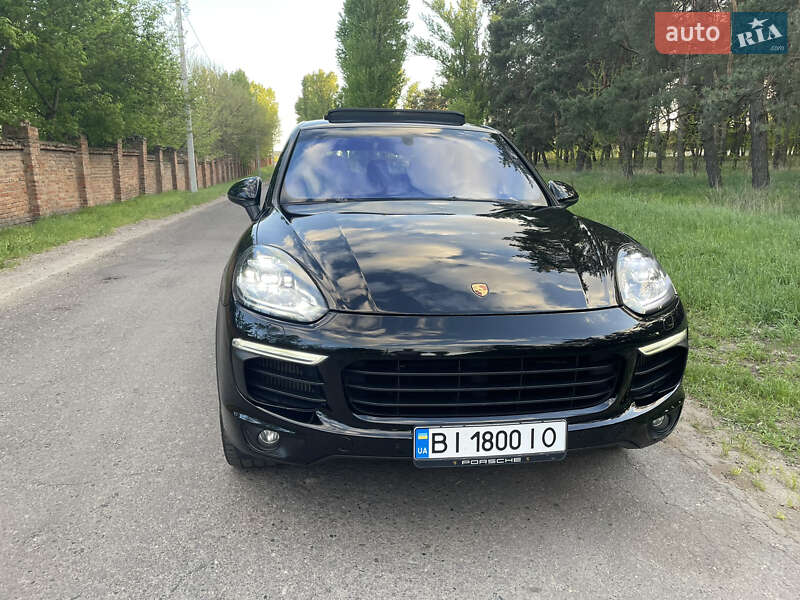 Внедорожник / Кроссовер Porsche Cayenne 2015 в Кременчуге