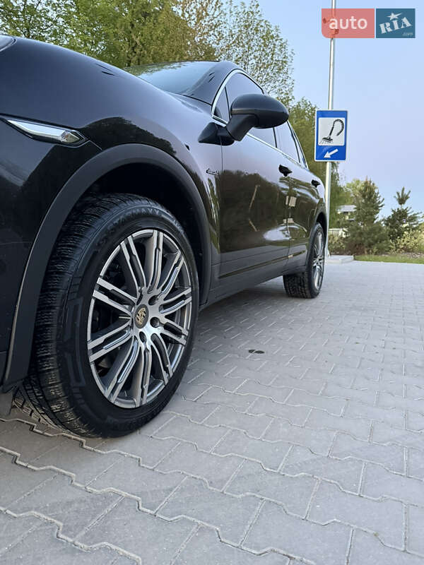 Внедорожник / Кроссовер Porsche Cayenne 2010 в Каменец-Подольском