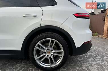 Внедорожник / Кроссовер Porsche Cayenne 2017 в 