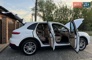 Внедорожник / Кроссовер Porsche Cayenne 2017 в 