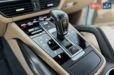 Внедорожник / Кроссовер Porsche Cayenne 2017 в 