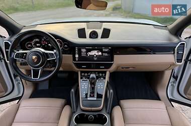 Внедорожник / Кроссовер Porsche Cayenne 2017 в 