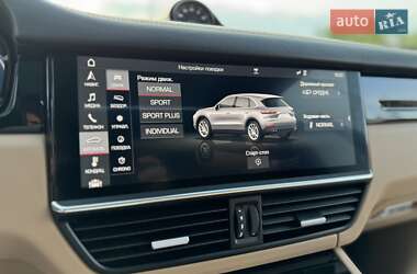 Внедорожник / Кроссовер Porsche Cayenne 2017 в 