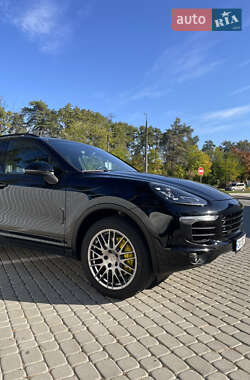 Внедорожник / Кроссовер Porsche Cayenne 2017 в 