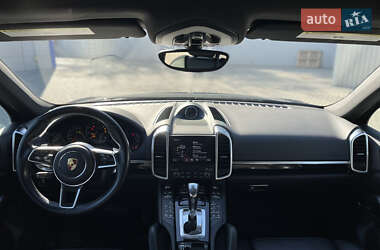 Внедорожник / Кроссовер Porsche Cayenne 2017 в 