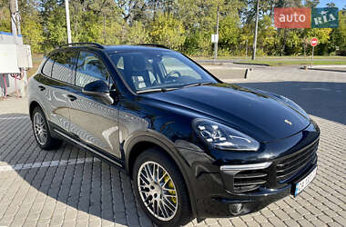 Внедорожник / Кроссовер Porsche Cayenne 2017 в 