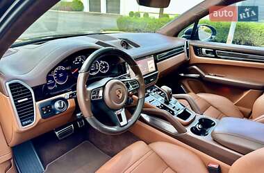 Позашляховик / Кросовер Porsche Cayenne 2018 в 