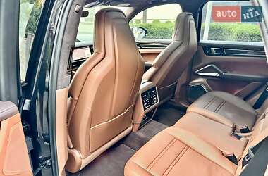Позашляховик / Кросовер Porsche Cayenne 2018 в 