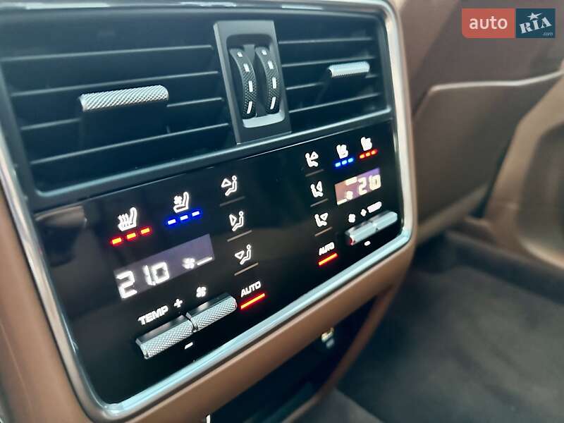 Позашляховик / Кросовер Porsche Cayenne 2018 в Києві