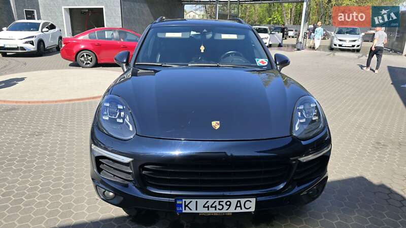 Позашляховик / Кросовер Porsche Cayenne 2015 в 