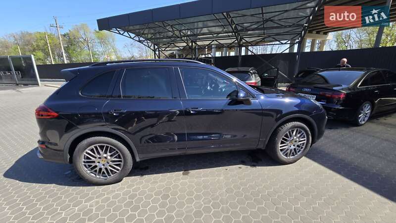 Позашляховик / Кросовер Porsche Cayenne 2015 в Києві