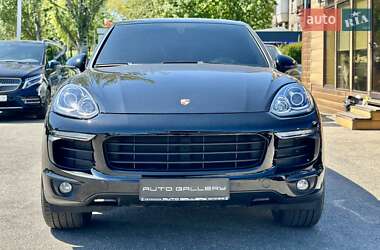 Позашляховик / Кросовер Porsche Cayenne 2015 в 