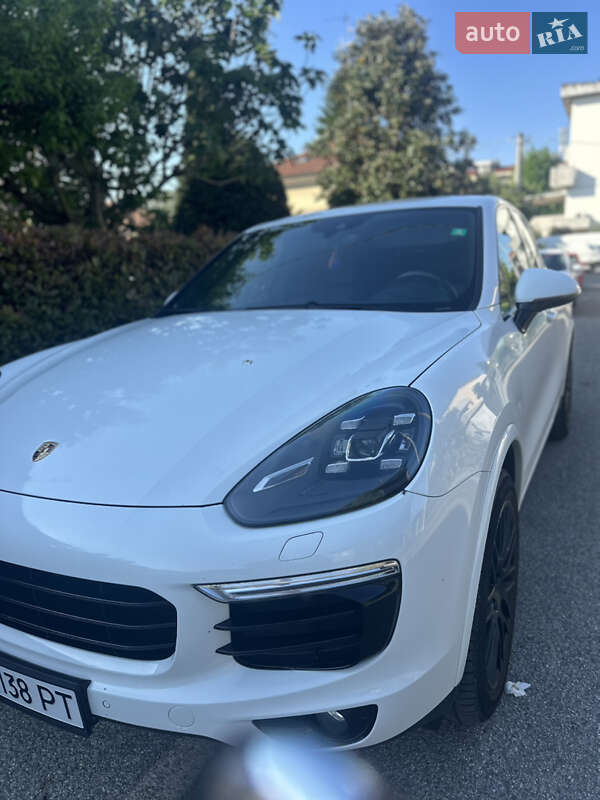 Позашляховик / Кросовер Porsche Cayenne 2017 в Києві