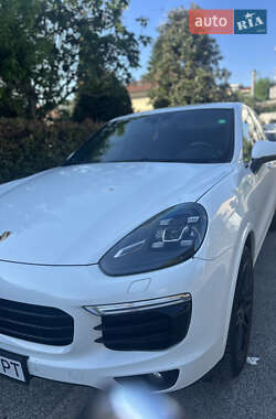 Внедорожник / Кроссовер Porsche Cayenne 2017 в 