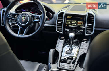 Внедорожник / Кроссовер Porsche Cayenne 2016 в 