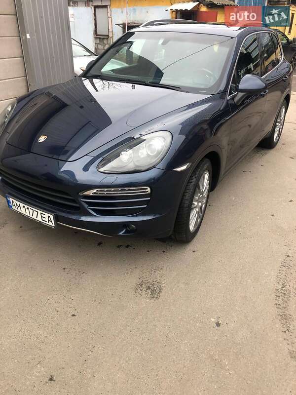 Внедорожник / Кроссовер Porsche Cayenne 2012 в Киеве