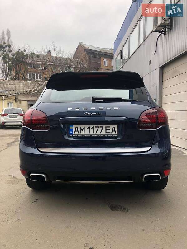 Внедорожник / Кроссовер Porsche Cayenne 2012 в Киеве