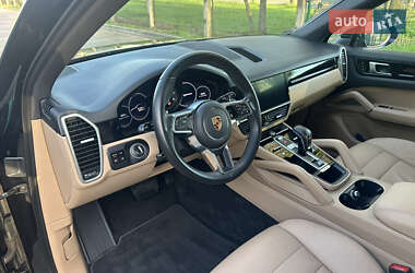 Позашляховик / Кросовер Porsche Cayenne 2018 в 