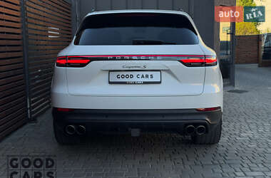 Внедорожник / Кроссовер Porsche Cayenne 2018 в 