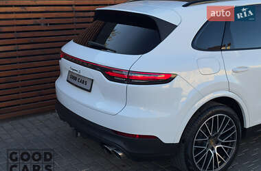 Внедорожник / Кроссовер Porsche Cayenne 2018 в 