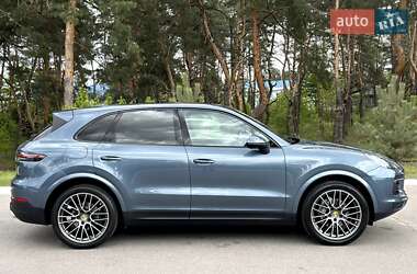 Внедорожник / Кроссовер Porsche Cayenne 2018 в 