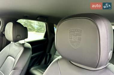Внедорожник / Кроссовер Porsche Cayenne 2018 в 