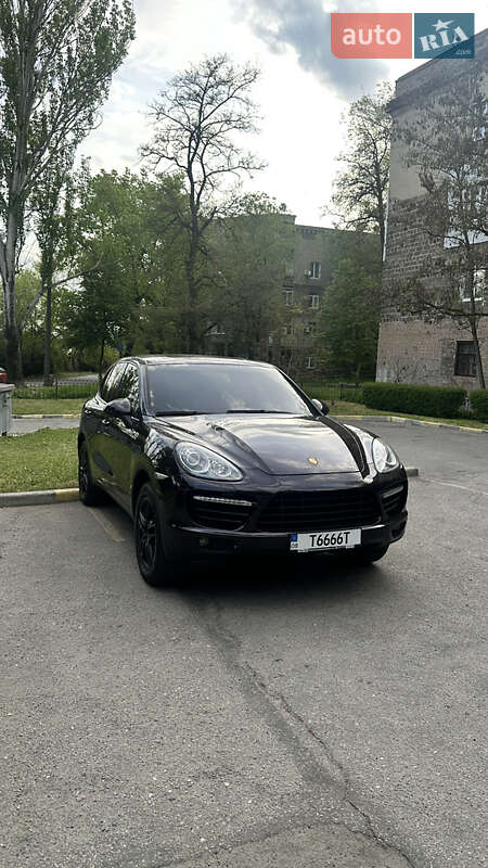 Позашляховик / Кросовер Porsche Cayenne 2011 в 