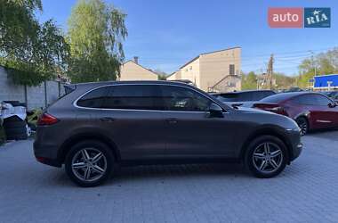 Позашляховик / Кросовер Porsche Cayenne 2012 в 