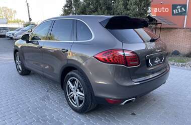 Позашляховик / Кросовер Porsche Cayenne 2012 в 