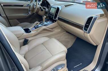 Позашляховик / Кросовер Porsche Cayenne 2012 в 