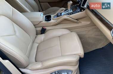 Позашляховик / Кросовер Porsche Cayenne 2012 в 