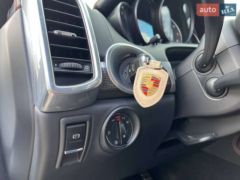 Внедорожник / Кроссовер Porsche Cayenne 2013 в Киеве
