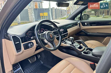 Внедорожник / Кроссовер Porsche Cayenne 2018 в 