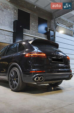 Позашляховик / Кросовер Porsche Cayenne 2014 в 