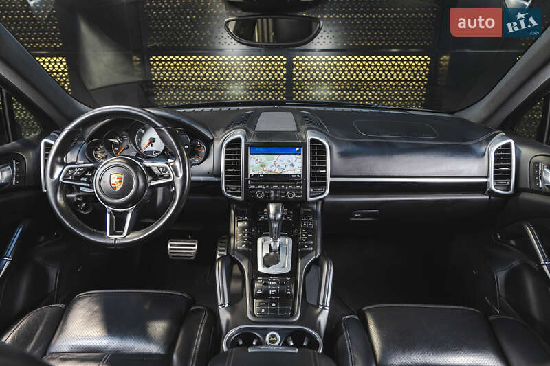Внедорожник / Кроссовер Porsche Cayenne 2014 в Луцке
