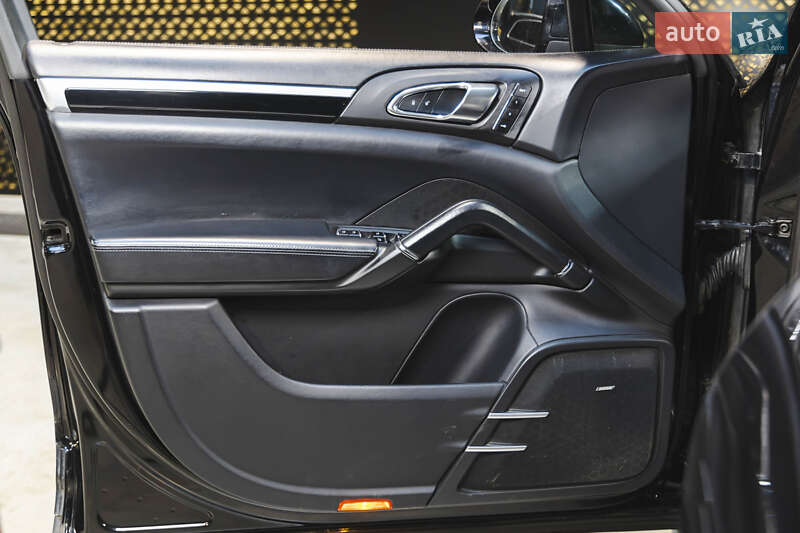 Внедорожник / Кроссовер Porsche Cayenne 2014 в Луцке