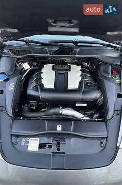 Внедорожник / Кроссовер Porsche Cayenne 2010 в 