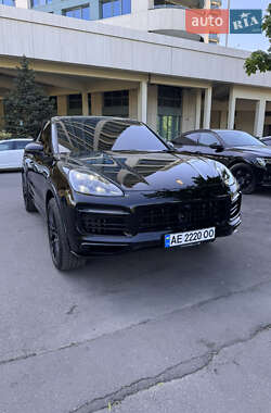 Внедорожник / Кроссовер Porsche Cayenne 2018 в 