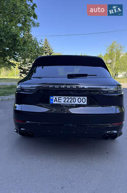 Внедорожник / Кроссовер Porsche Cayenne 2018 в 