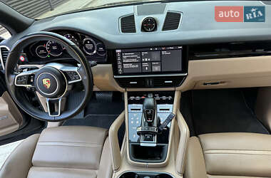 Позашляховик / Кросовер Porsche Cayenne 2019 в 